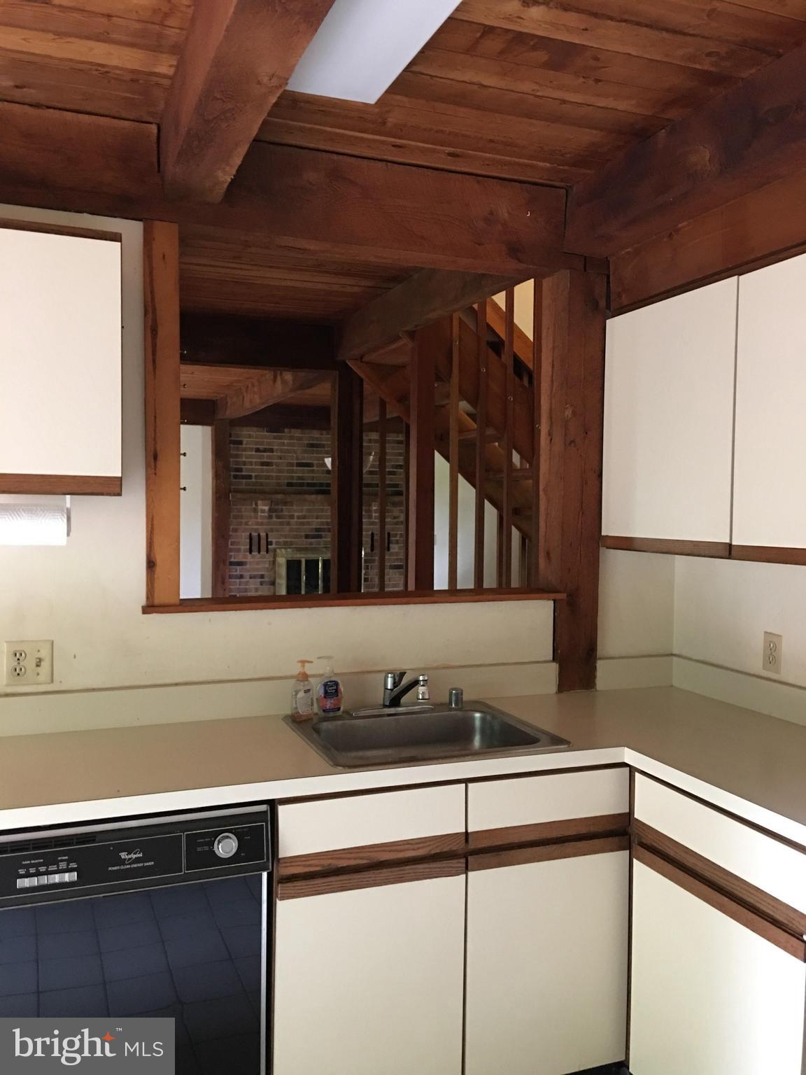 200 Aigburth Road Towson, MD 21286 - Photo 19 of 29 Kitchen