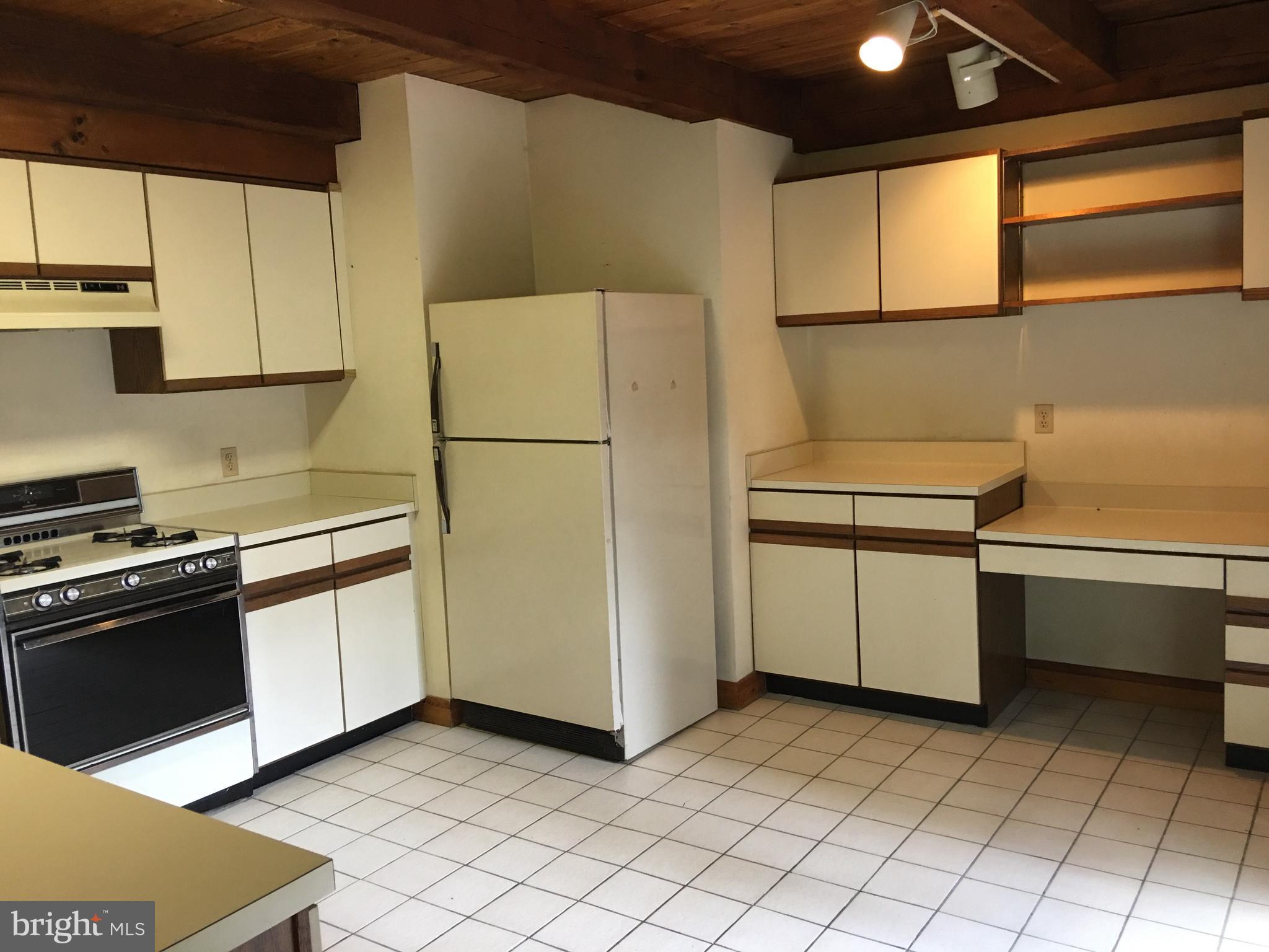 200 Aigburth Road Towson, MD 21286 - Photo 20 of 29 Kitchen