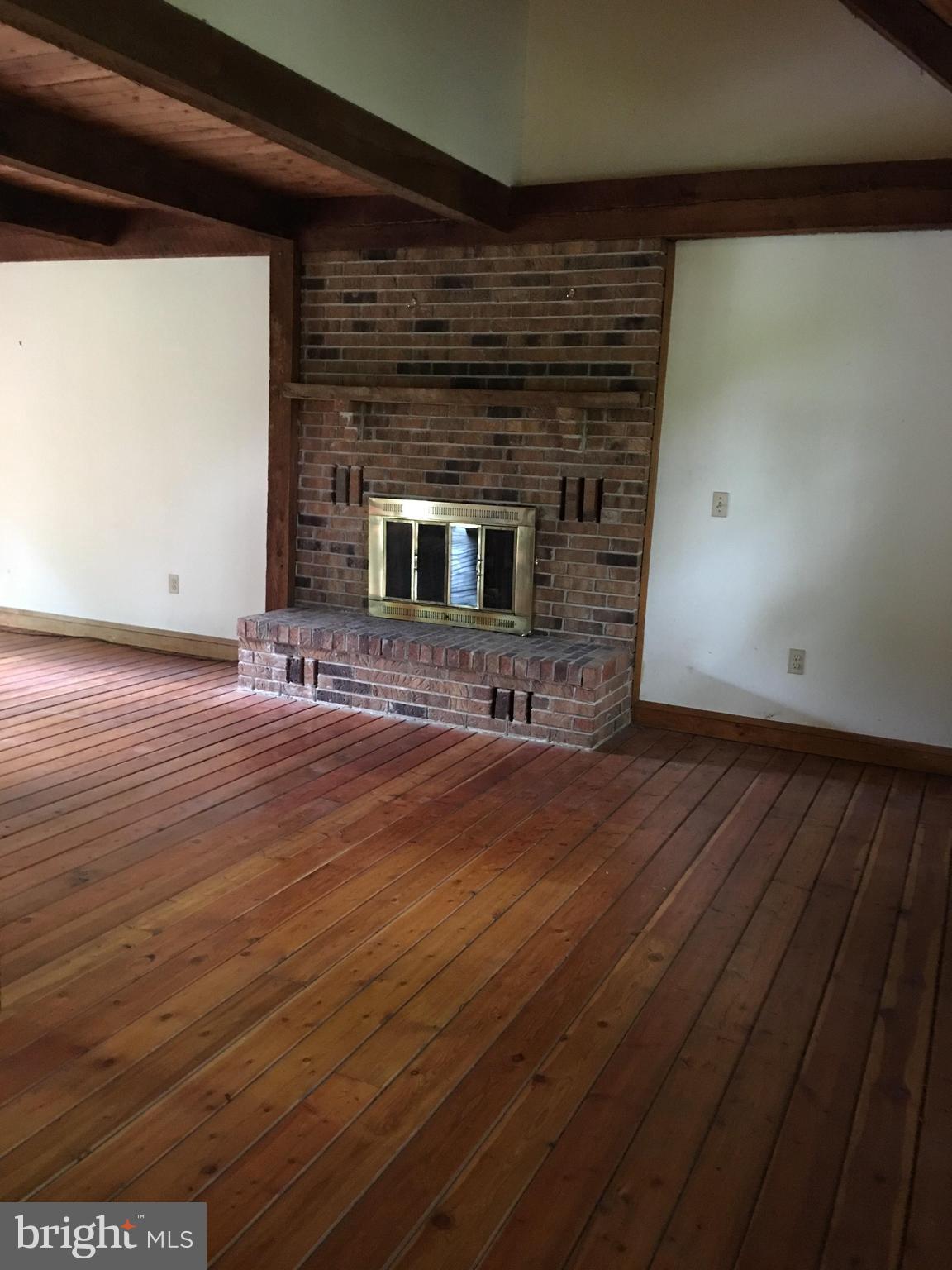 200 Aigburth Road Towson, MD 21286 - Photo 5 of 29 Living Room