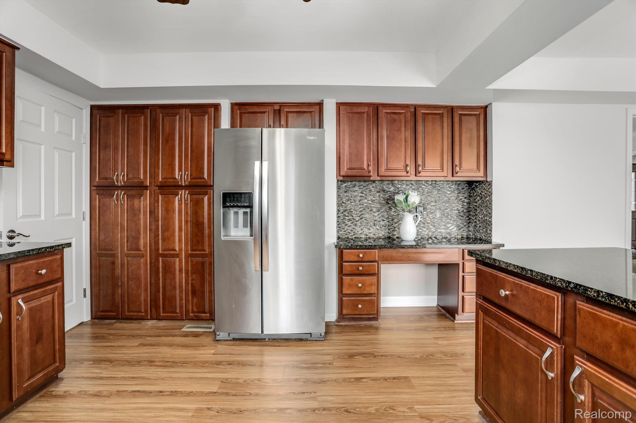 29477 Parkside Farmington, MI 48331 - Photo 6 of 36 Kitchen
