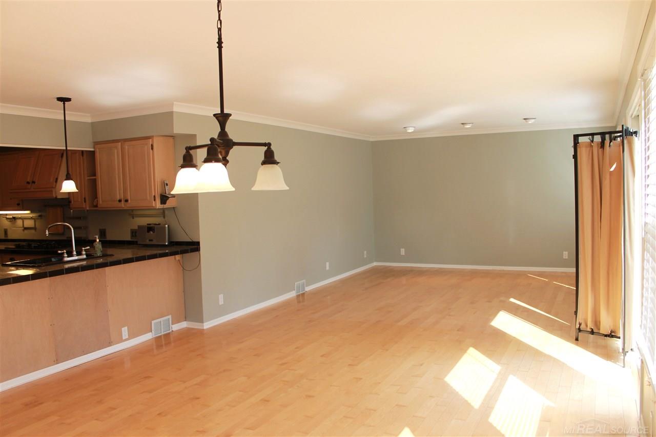 1071 Hampton Road Grosse Pointe Woods, MI 48236 - Photo 6 of 30