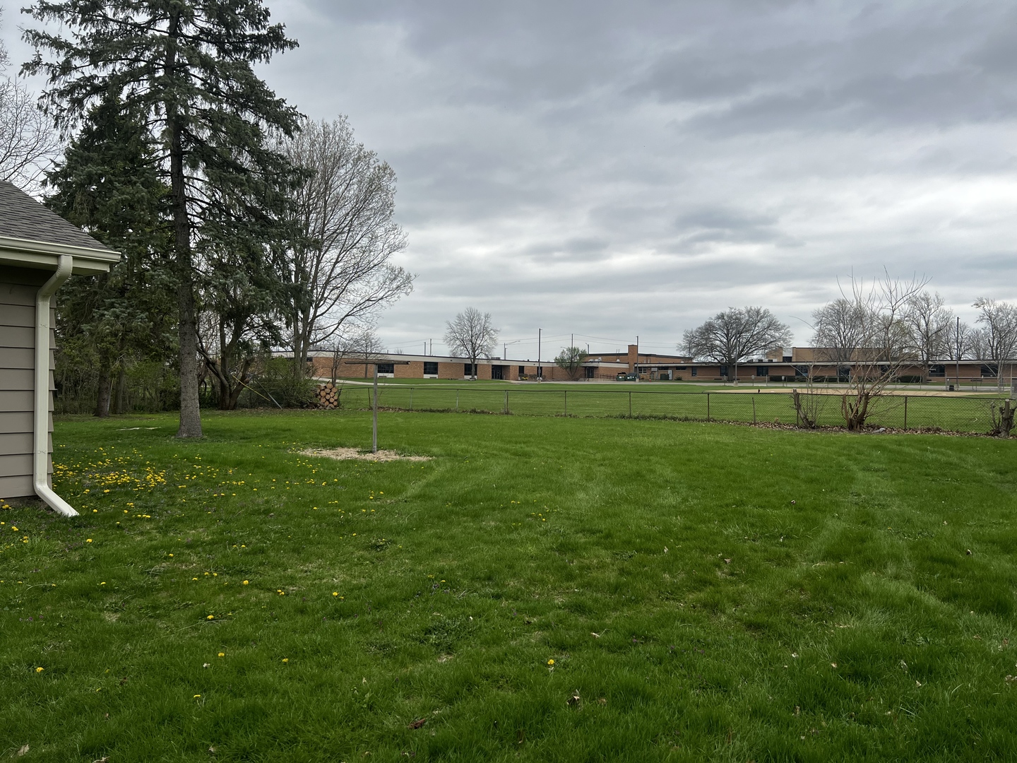 281 Chicago Road Oswego, IL 60543 - Photo 4 of 16
