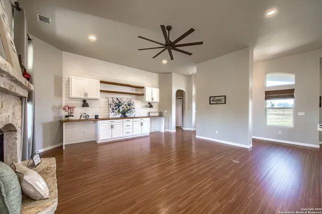 $1,049,000 | 240 Glory Lane, Marion, TX 78124