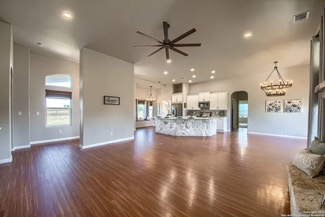 $1,049,000 | 240 Glory Lane, Marion, TX 78124