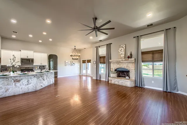 $1,049,000 | 240 Glory Lane, Marion, TX 78124