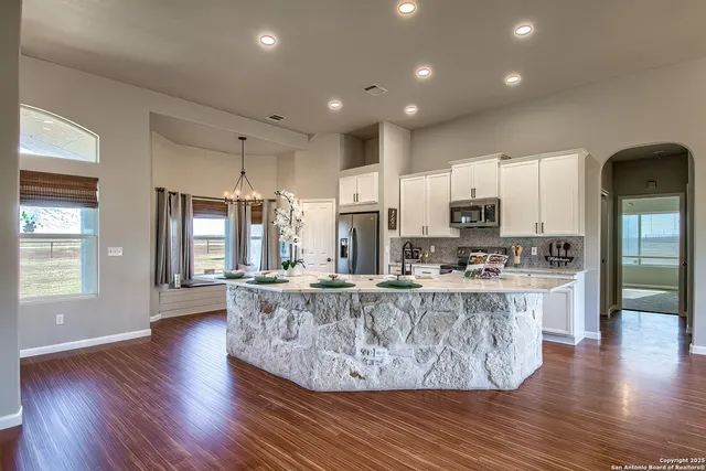 $1,049,000 | 240 Glory Lane, Marion, TX 78124