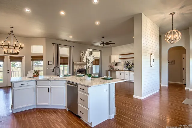 $1,049,000 | 240 Glory Lane, Marion, TX 78124