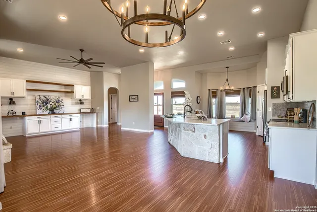 $1,049,000 | 240 Glory Lane, Marion, TX 78124