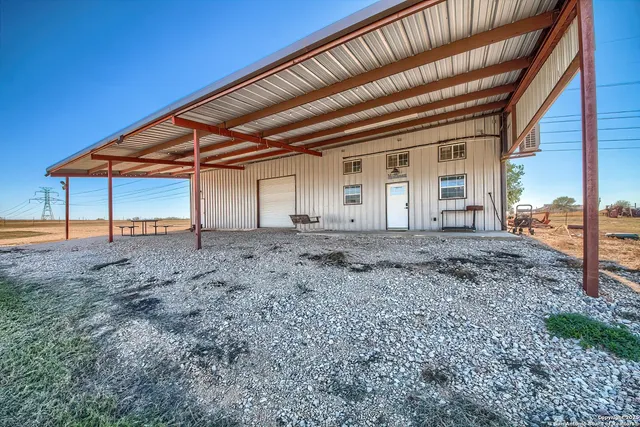 $1,049,000 | 240 Glory Lane, Marion, TX 78124