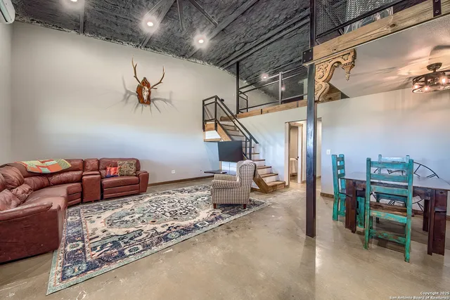 $1,049,000 | 240 Glory Lane, Marion, TX 78124