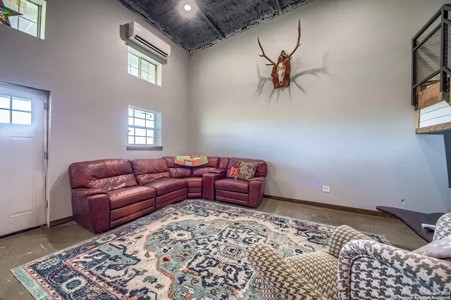 $1,049,000 | 240 Glory Lane, Marion, TX 78124