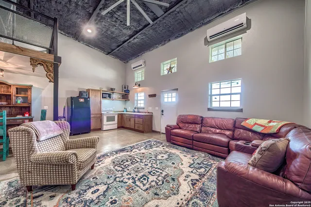 $1,049,000 | 240 Glory Lane, Marion, TX 78124