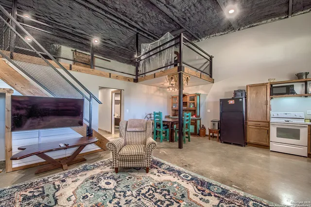 $1,049,000 | 240 Glory Lane, Marion, TX 78124