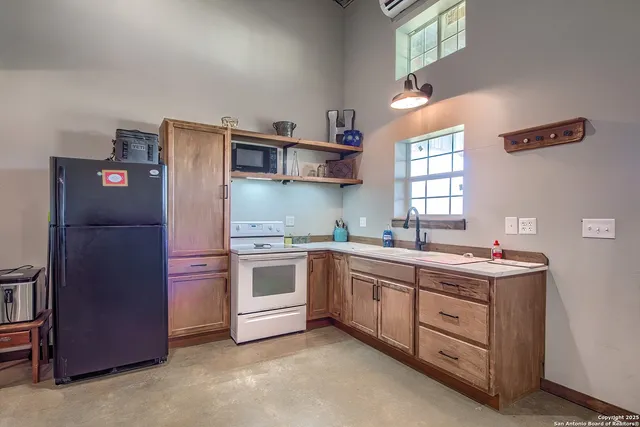 $1,049,000 | 240 Glory Lane, Marion, TX 78124