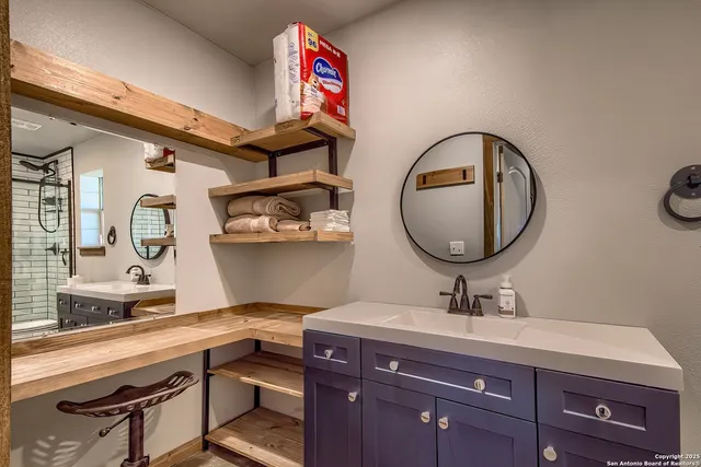 $1,049,000 | 240 Glory Lane, Marion, TX 78124