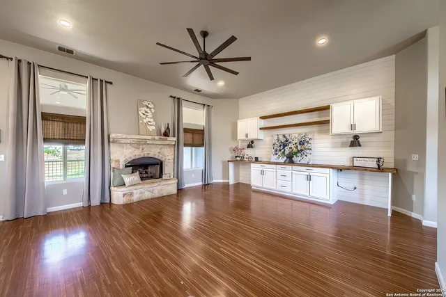 $1,049,000 | 240 Glory Lane, Marion, TX 78124