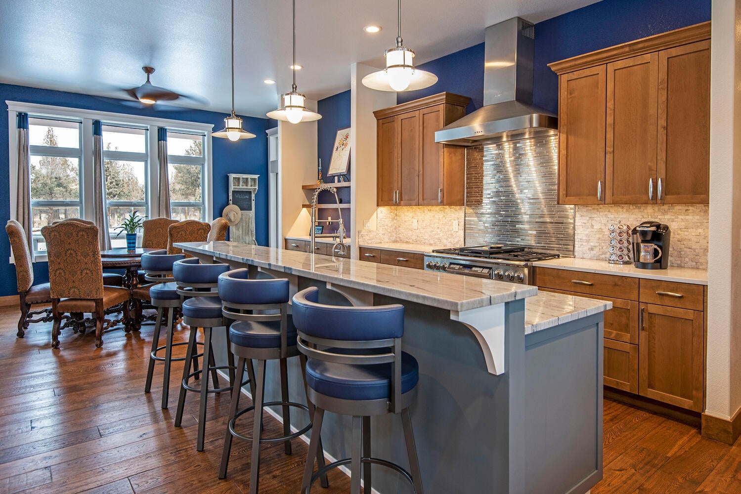 17470 Mountain View Road Sisters, OR 97759 - Photo 12 of 50 Breakfast bar seats 4