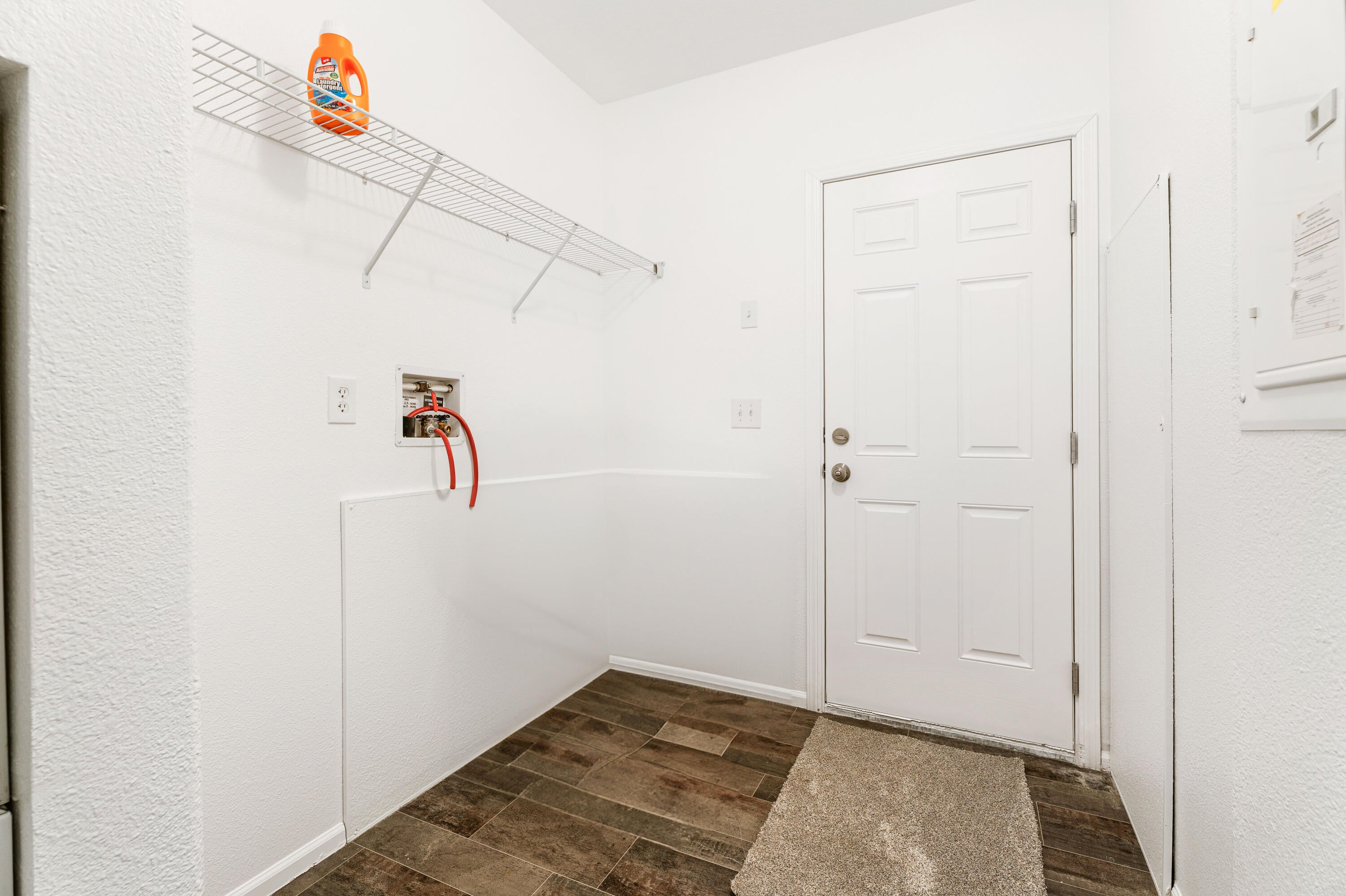 52657 Skidgel Road La Pine, OR 97739 - Photo 21 of 36 18-Laundry Room