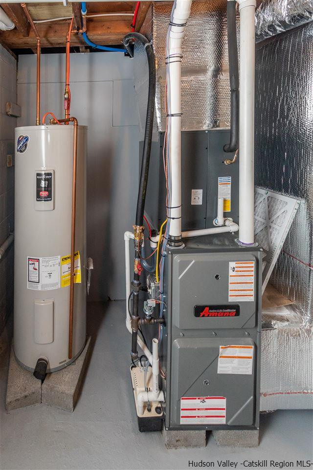 79 Kings Hill Road Walden, NY 12586 - Photo 26 of 35 a utility room with dryer and washer
