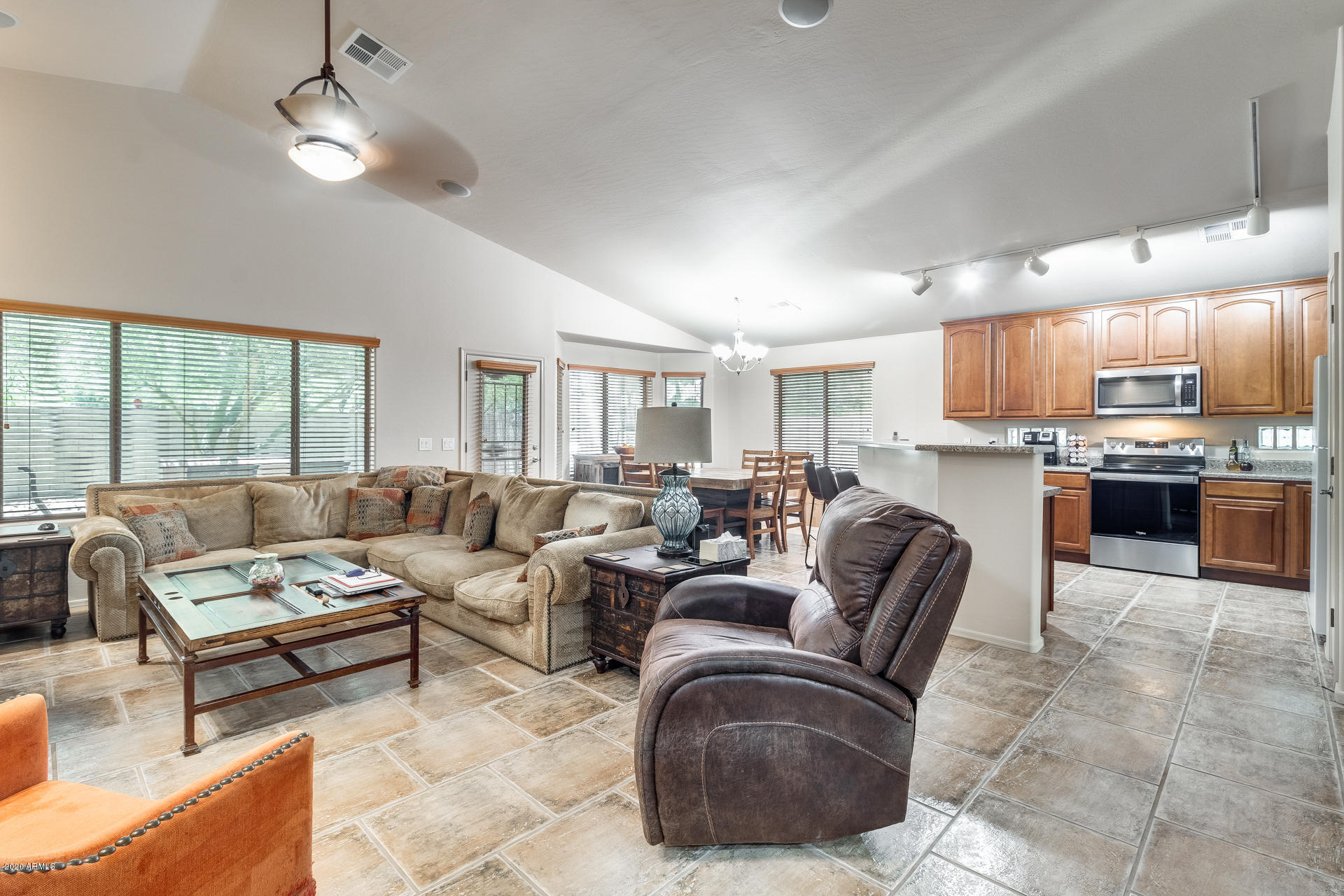 2631 West Carson Road Phoenix, AZ 85041 - Photo 5 of 41