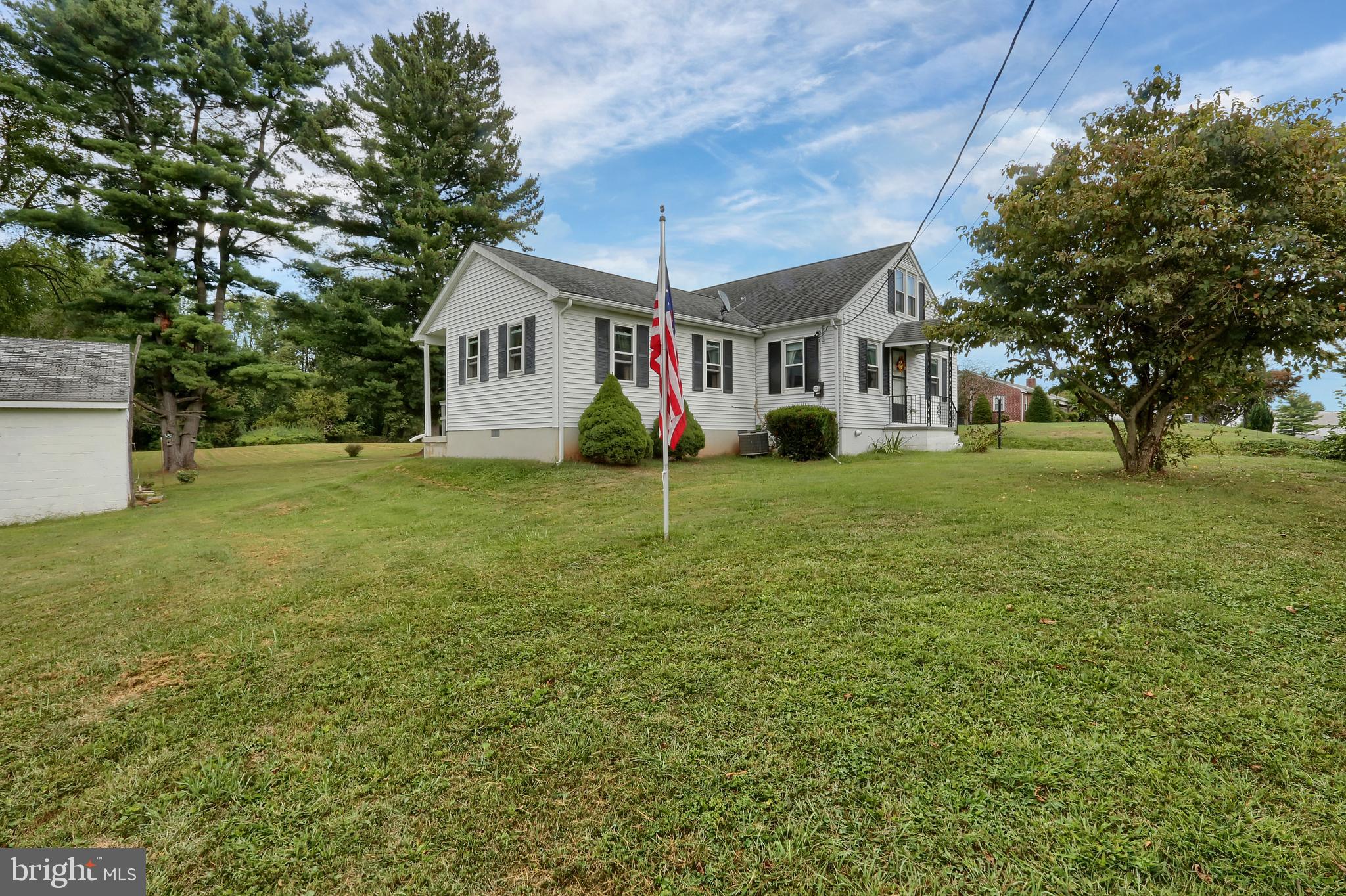 586 Nauvoo Road Lewisberry, PA 17339 - Photo 4 of 35