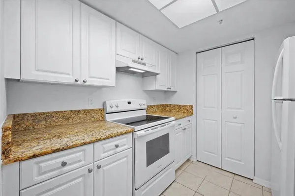 $299,900 | 200 Crestwood Court North, Unit 211, Royal Palm Beach, FL 33411
