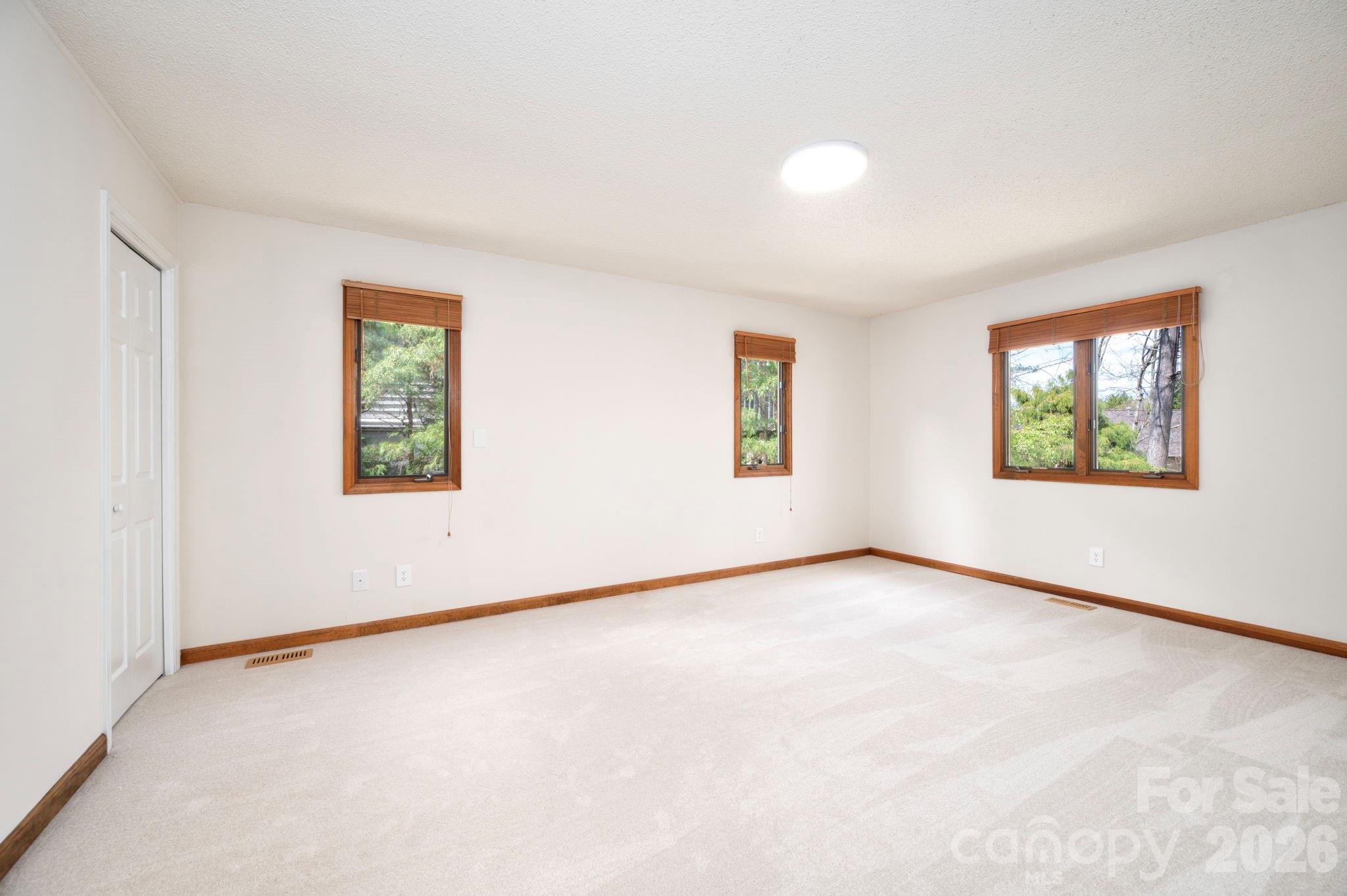 4 Zachary Ridge Road Asheville, NC 28804 - Photo 17 of 38