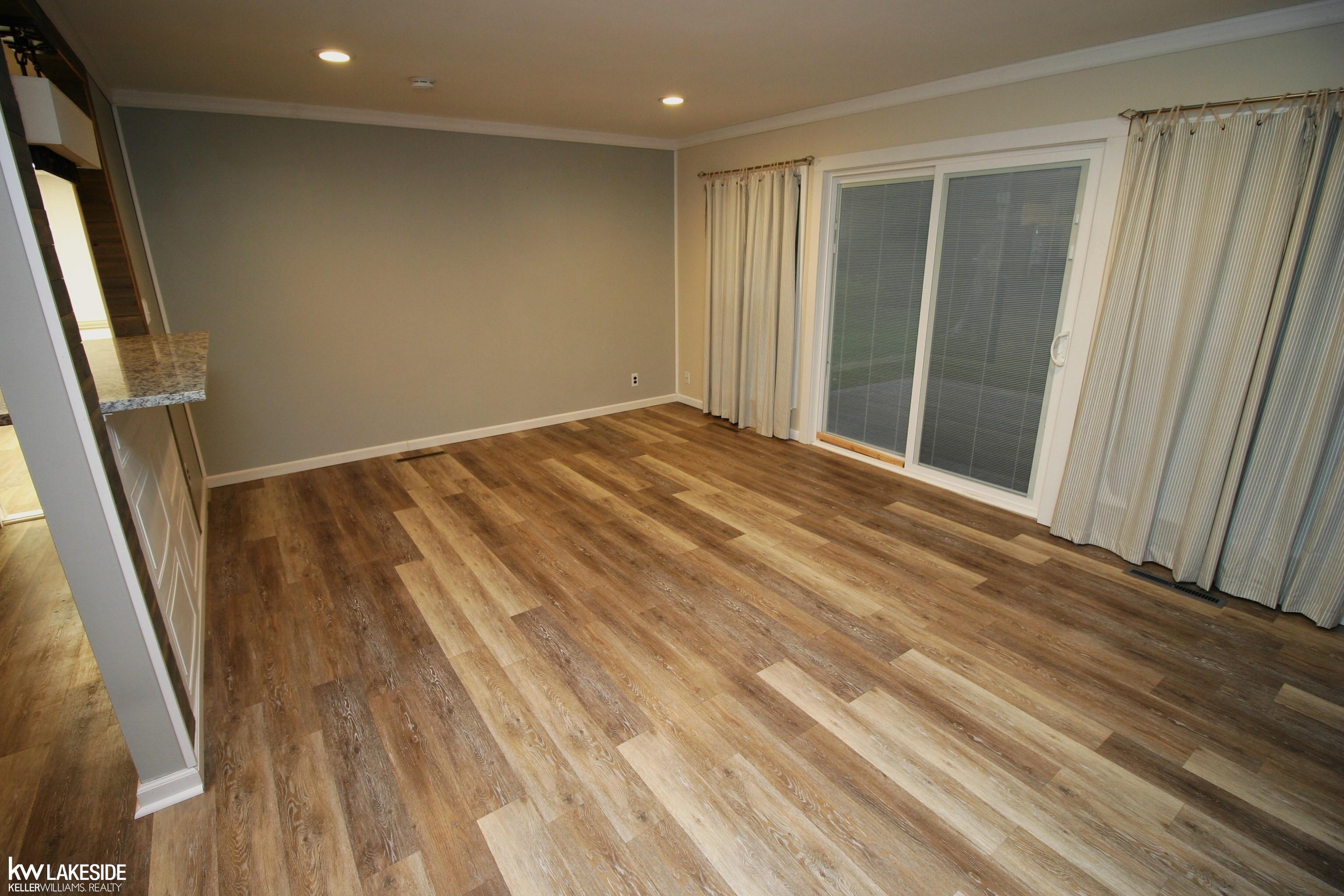 3022 Avon Manor Road Rochester, MI 48307 - Photo 6 of 13 50122982-5.JPG