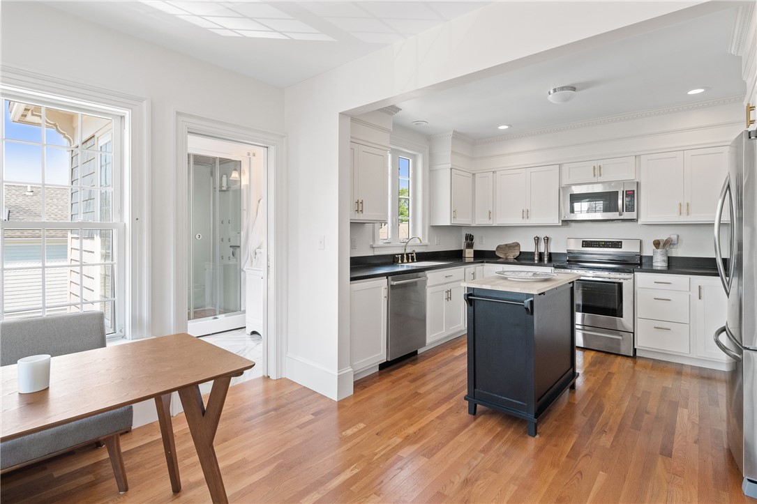 359 Spring Street Newport, RI 02840 - Photo 8 of 30