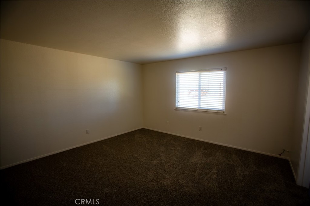 21090 Lone Eagle Road Apple Valley, CA 92308 - Photo 9 of 11 an empty room with a window