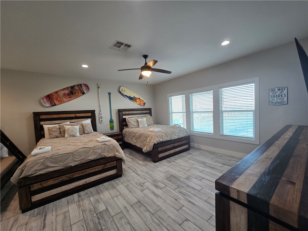 122 Ridge Harbor Drive Rockport, TX 78382 - Photo 32 of 34 Downstairs bunkroom