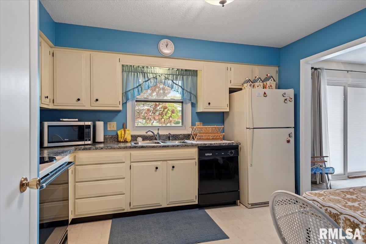 2081 West Monroe Street, Unit D Springfield, IL 62704 - Photo 15 of 24