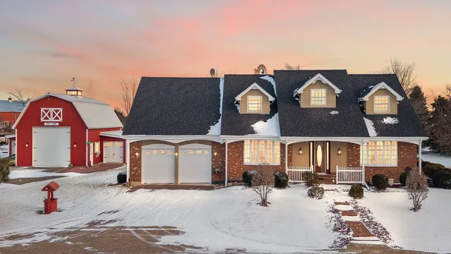 $550,000 | 16038 East 12000N Road, Grant Park, IL 60940