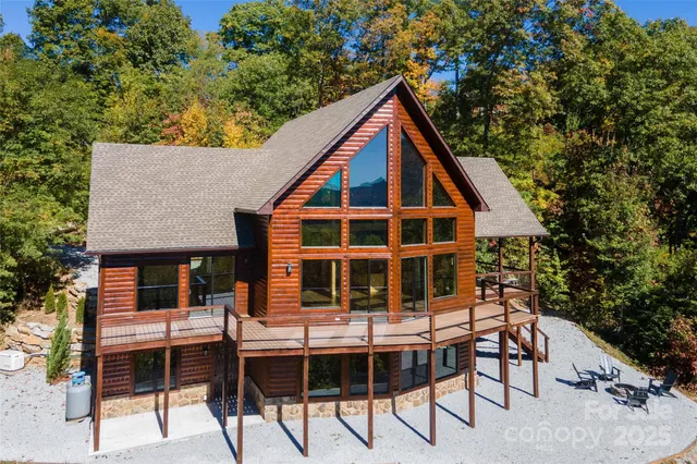 a view of house with a yard