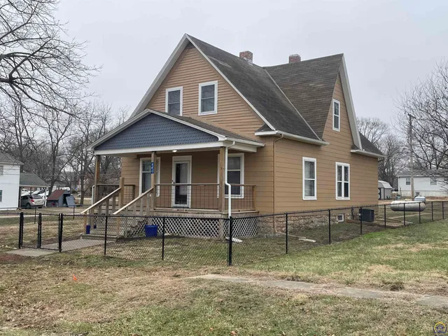 $225,000 | 301 Central Avenue, Hoyt, KS 66440