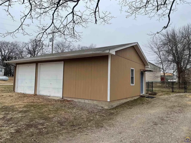 $225,000 | 301 Central Avenue, Hoyt, KS 66440