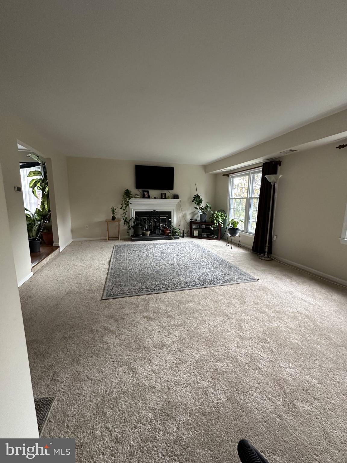 9243 Hummingbird Terrace Gaithersburg, MD 20879 - Photo 7 of 8 Living Room