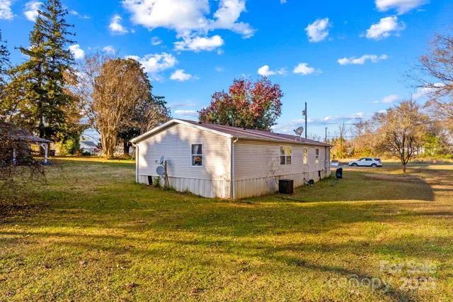 a view of a house with a big yard