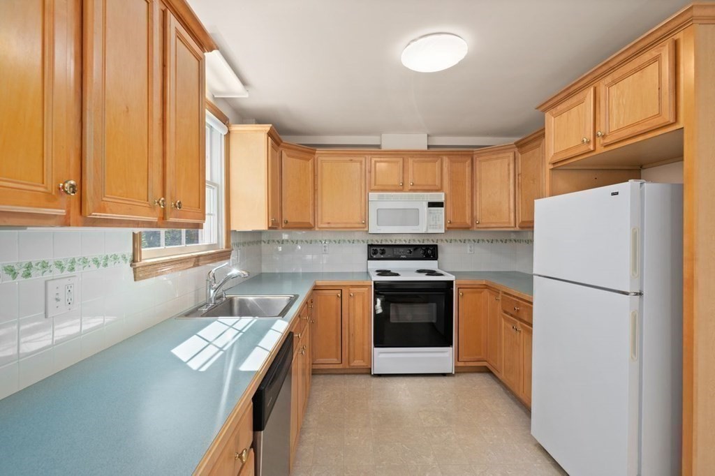 21 Westerly Street, Unit 9 Wellesley, MA 02482 - Photo 8 of 20