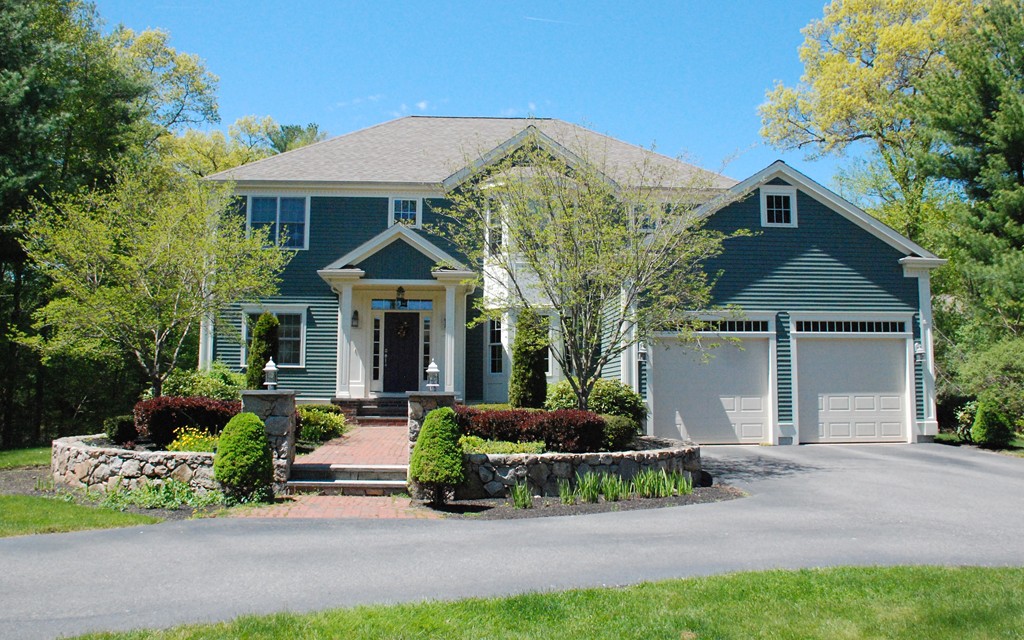 12 Roxanne Road Pembroke, MA 02359 - Photo 1 of 23 Gallery Image 1