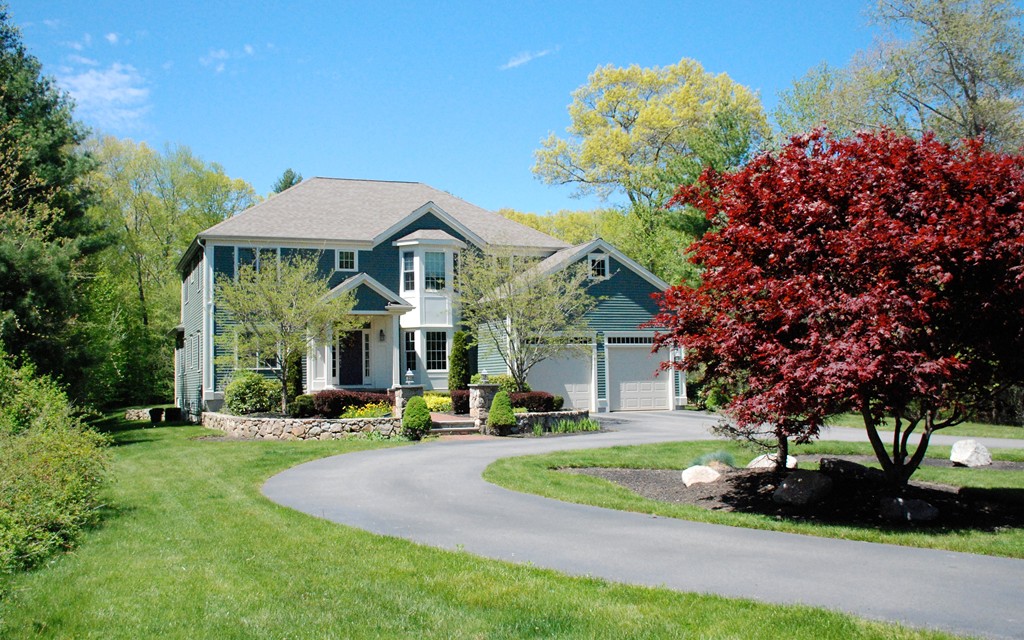 12 Roxanne Road Pembroke, MA 02359 - Photo 2 of 23 Gallery Image 2