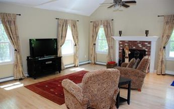 12 Roxanne Road Pembroke, MA 02359 - Photo 7 of 23 Gallery Image 7