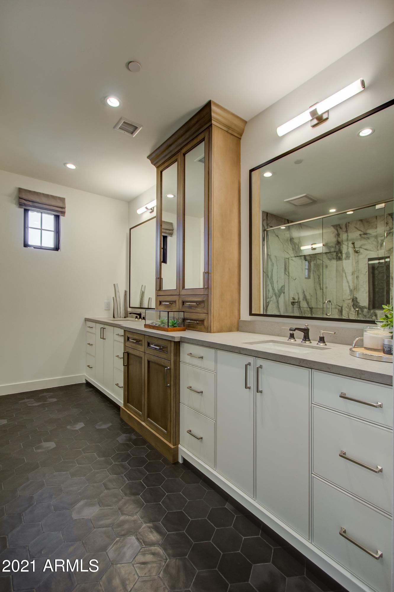 6500 East Camelback Road, Unit 1006 Scottsdale, AZ 85251 - Photo 29 of 40 028_Master Bathroom
