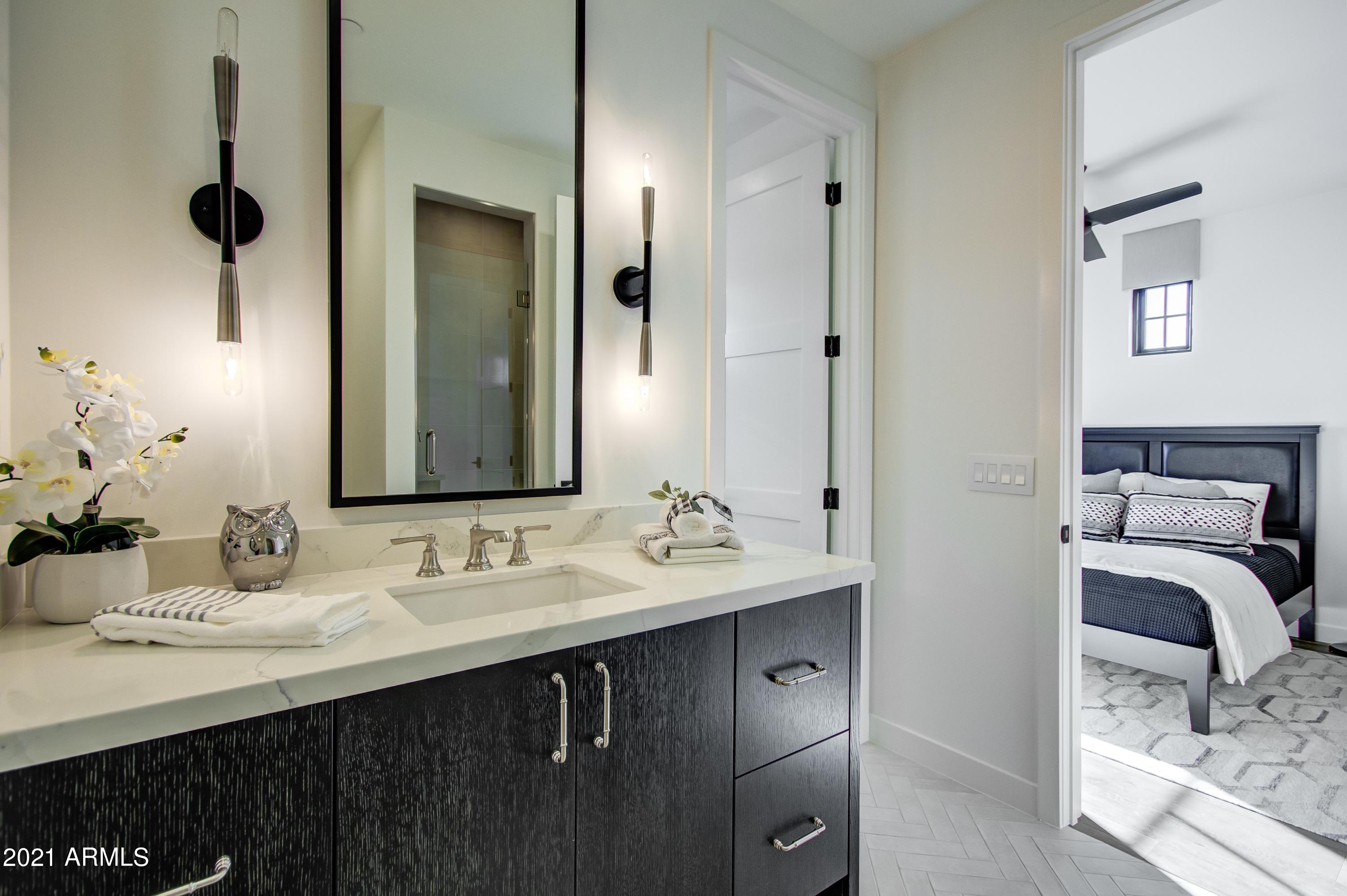 6500 East Camelback Road, Unit 1006 Scottsdale, AZ 85251 - Photo 35 of 40 034_Guest Bathroom