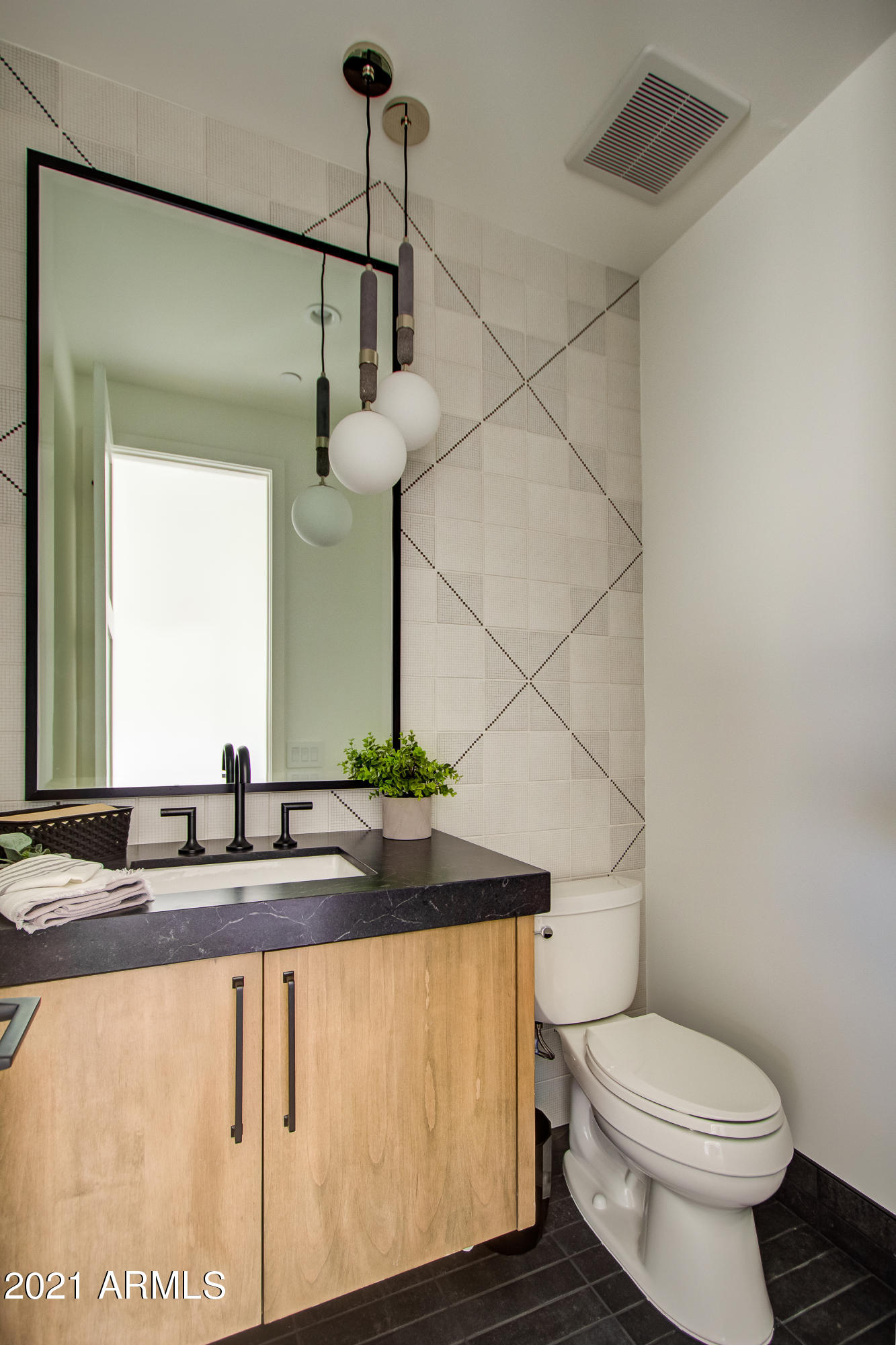 6500 East Camelback Road, Unit 1006 Scottsdale, AZ 85251 - Photo 37 of 40 036_Powder Room