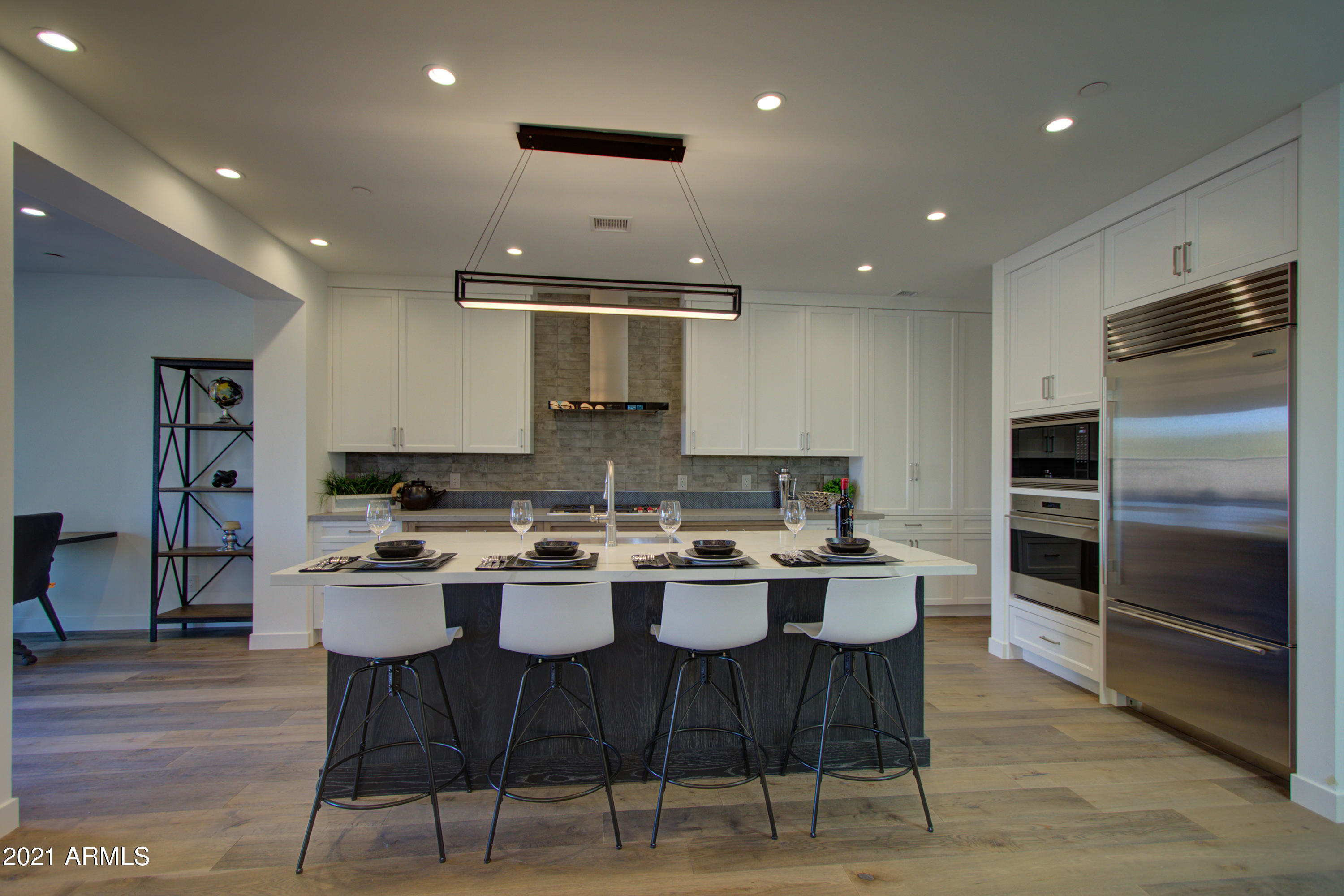 6500 East Camelback Road, Unit 1006 Scottsdale, AZ 85251 - Photo 5 of 40 004_Bar Seating