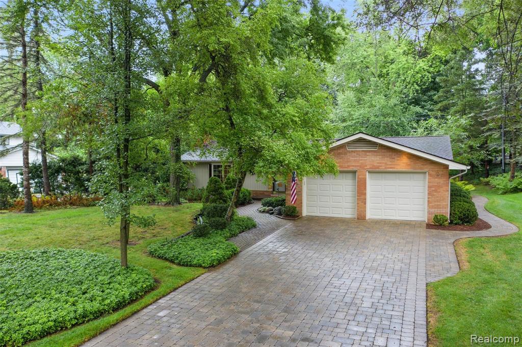 225 Orchardale Drive Rochester Hills, MI 48309 - Photo 5 of 34