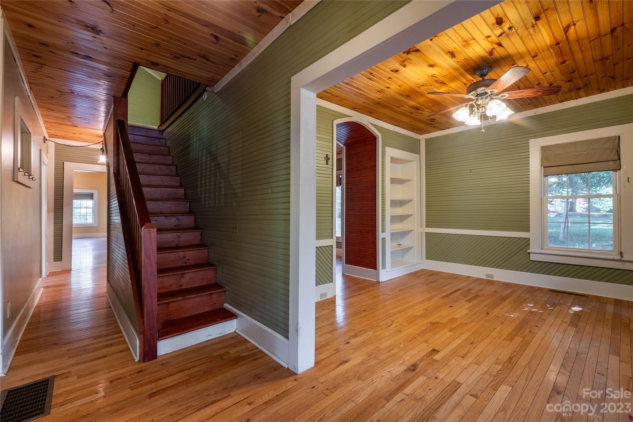 611 Vinearden Road Morganton, NC 28655 - Photo 6 of 32 a view of entryway with wooden floor