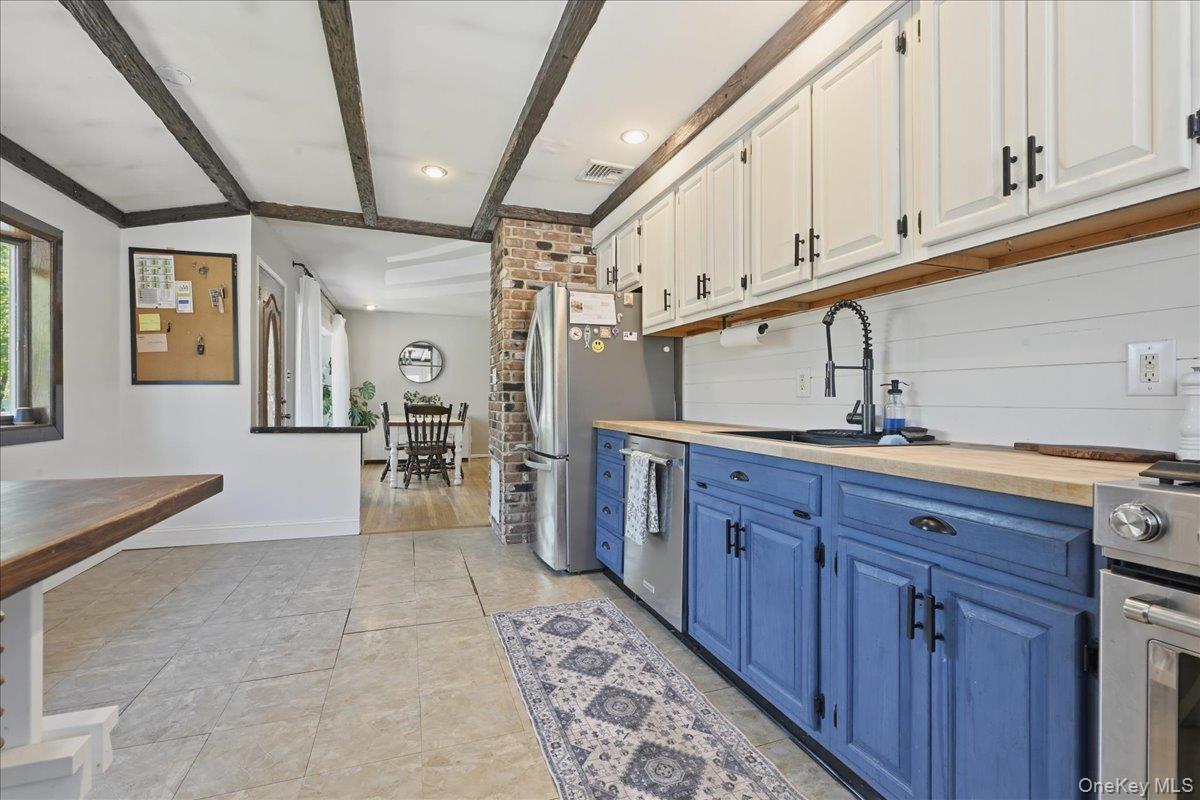 9 Copperbeech Road St. James, NY 11780 - Photo 15 of 39