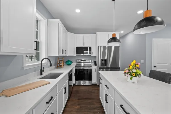 $3,750 | 23 Bay View Drive, Unit 1, Shrewsbury, MA 01545